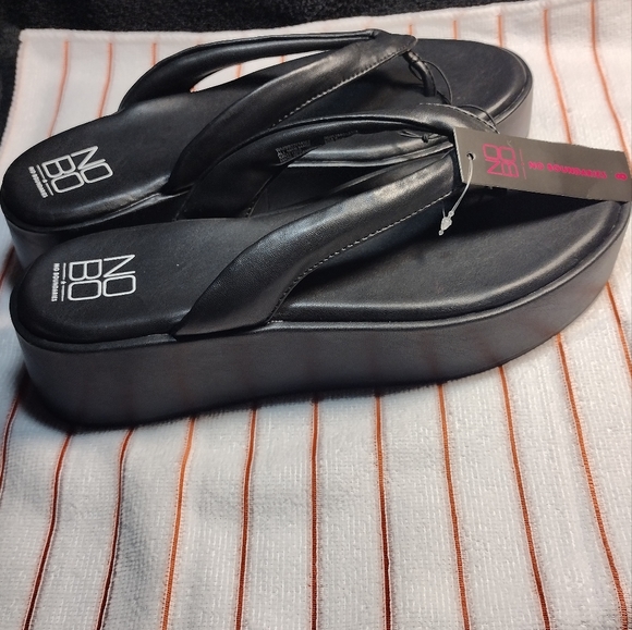 Brand New With Tags Womens Size 8 NoBo No Boundries Black Platform Flip Flops - Picture 4 of 6
